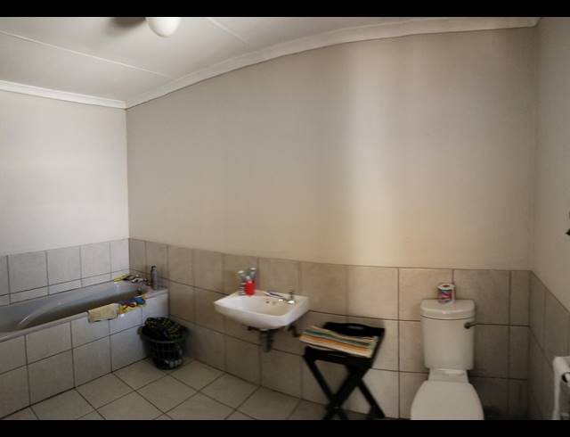 3 BEDROOM FREESTANDING FOR SALE IN UITENHAGE CENTRAL